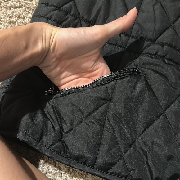 Laura Scott vest with hood, size XL - Picture 9 of 9